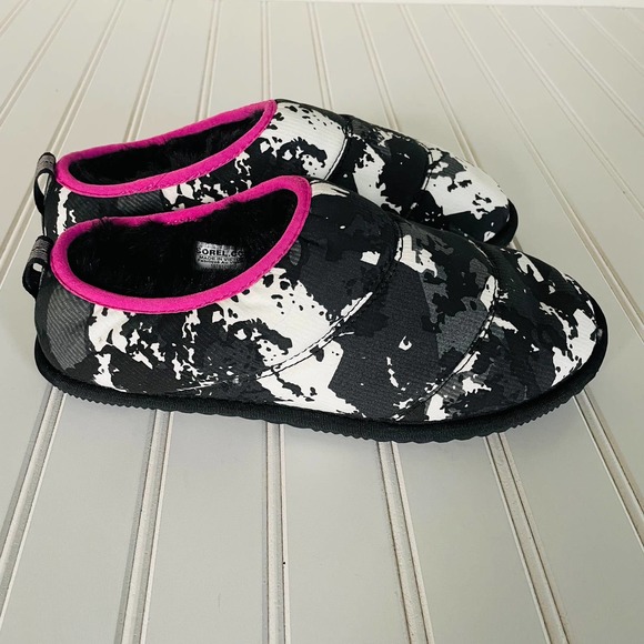 Sorel Women's Black and Pink Slippers GUC - Picture 6 of 14